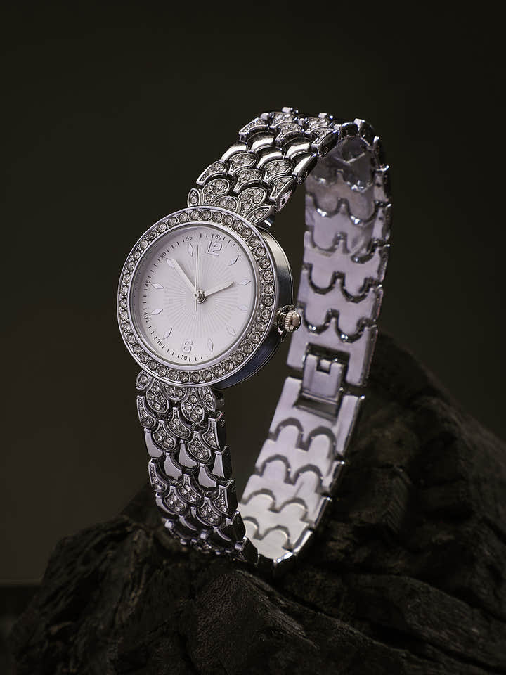 The Scalex Gem Round Watch - Metallic Silver