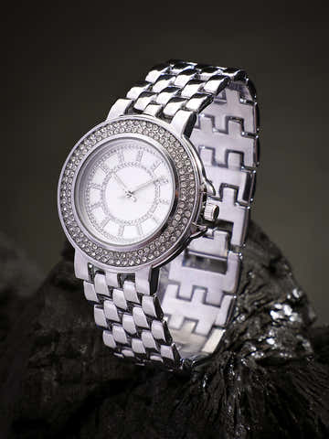 The Arcova Round Watch - Metallic Silver