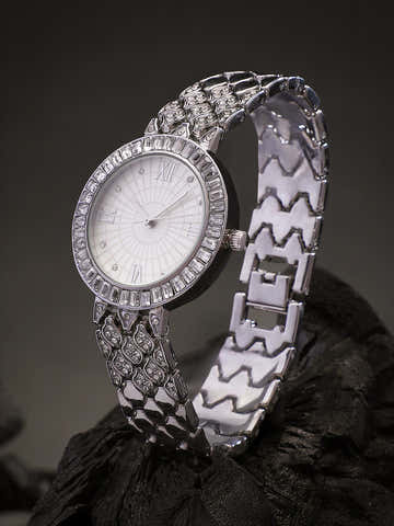 The Bijou Ophidian Round Watch - Metallic Silver