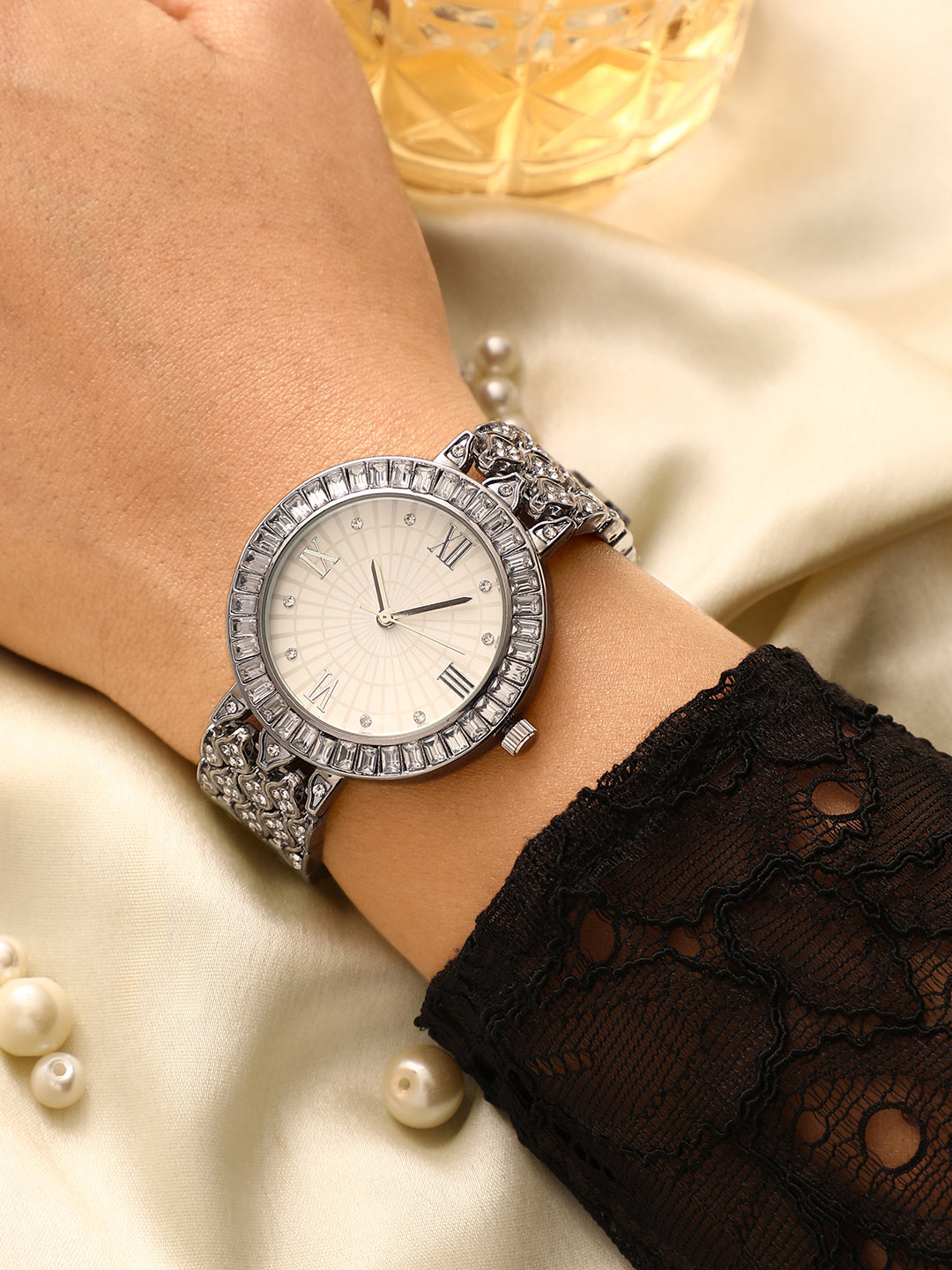 The Bijou Ophidian Round Watch - Metallic Silver