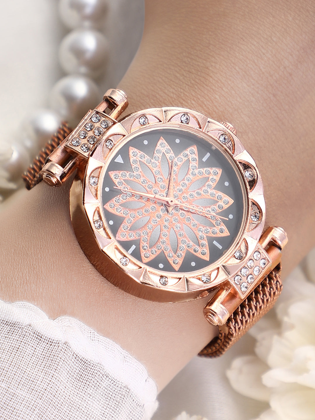 Black & Gold Crystal Stone Decorative Analog Round Dial With Gold Metal Mesh Strap