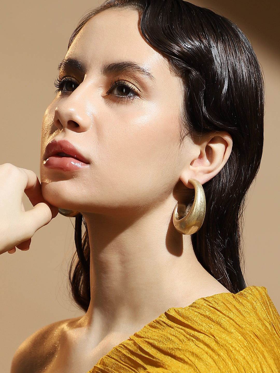 The Matte Hoop Earrings - California Gold