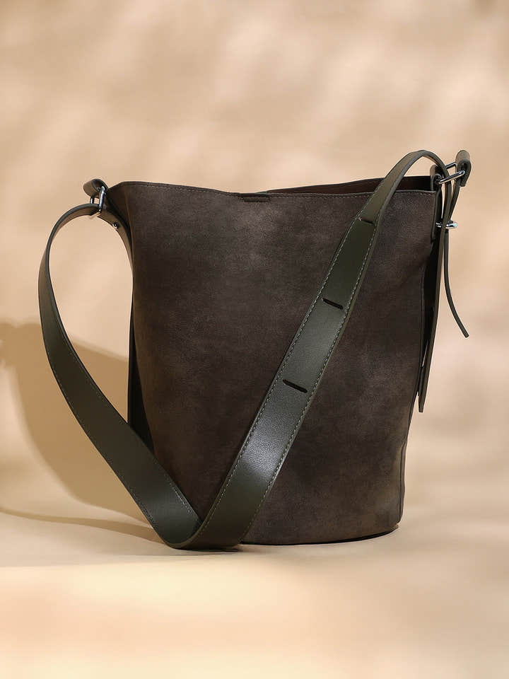 The Bucket Tote Bag With Pouch - Seaweed Green