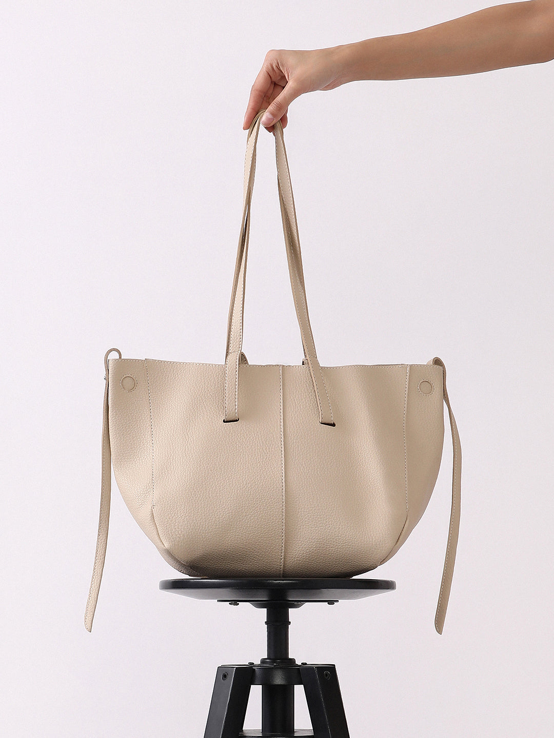 The Medium Illumé Tote Bag With Pouch - Saltbox Beige