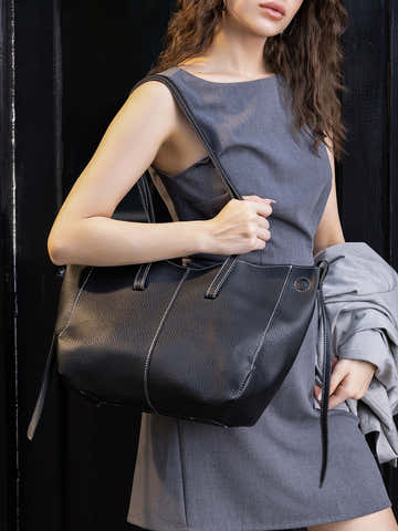 The Large Illumé Tote Bag With Pouch - Onyx Black