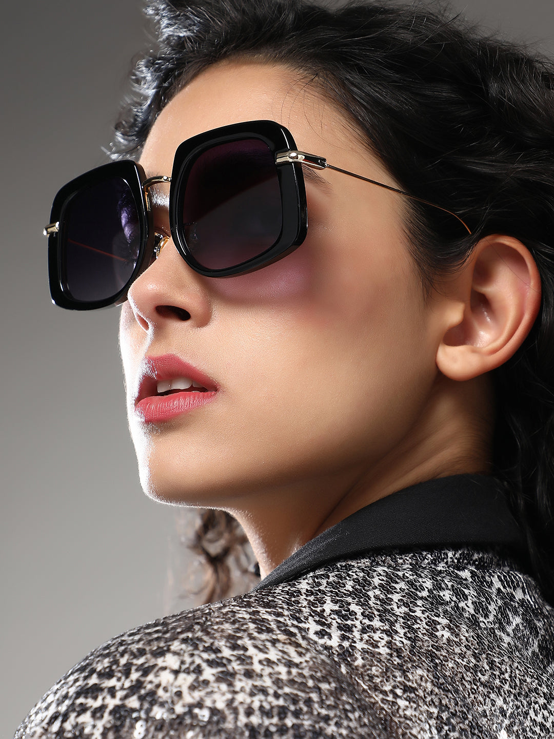 The Whimsical Oversized Sunglass - Onyx Black
