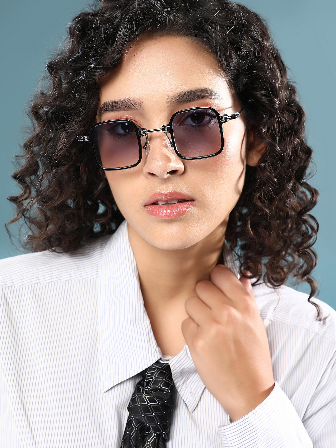 The Circuscore Gradient Square Sunglass - Onyx Black