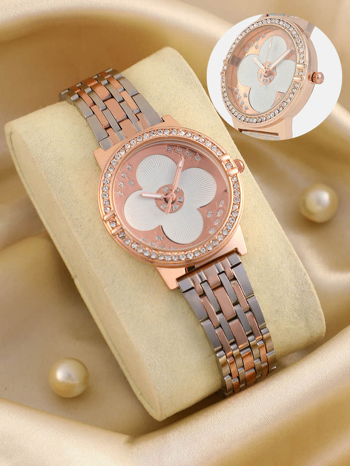 The Clover Round Watch