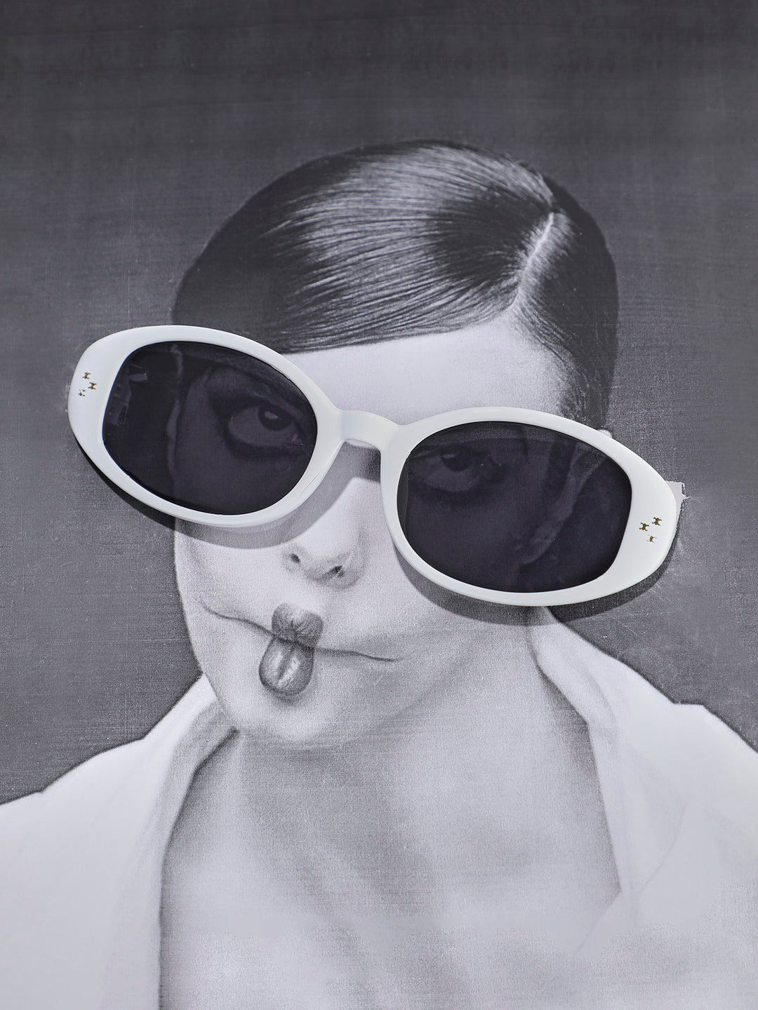 Solid Oval Sunglasses - White