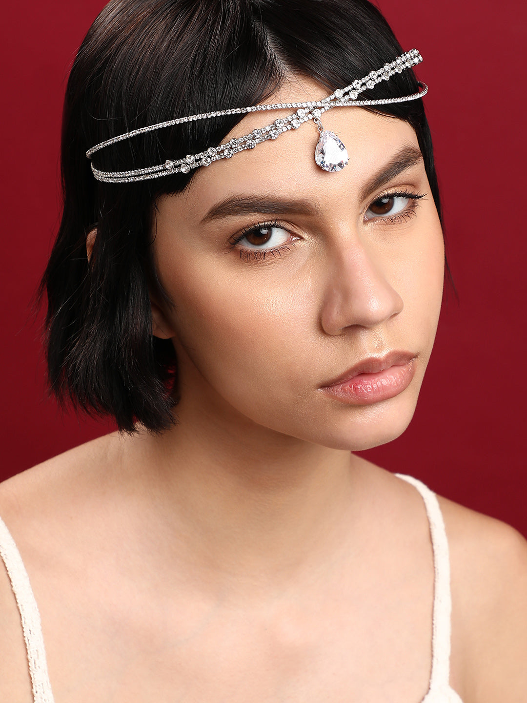 Regal Headpieces: The Glamour Of An Embellished Hairband