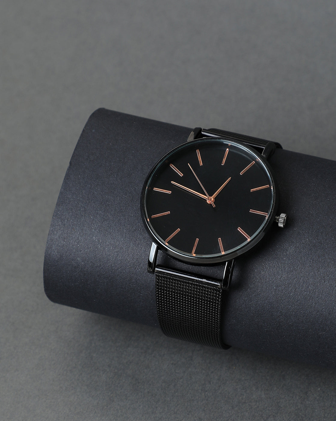 Sleek Black Analog Round Dial With Gold Hour Marker Black Metal Strap