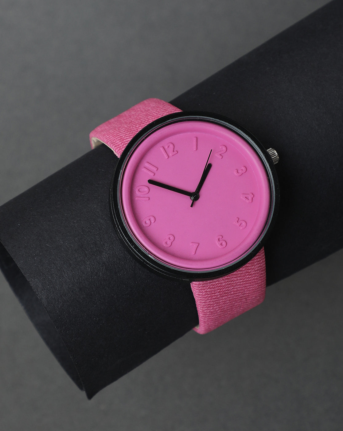 Pink & Black Analog Round Dial With Black Hour Marker & Pink Canvas Strap