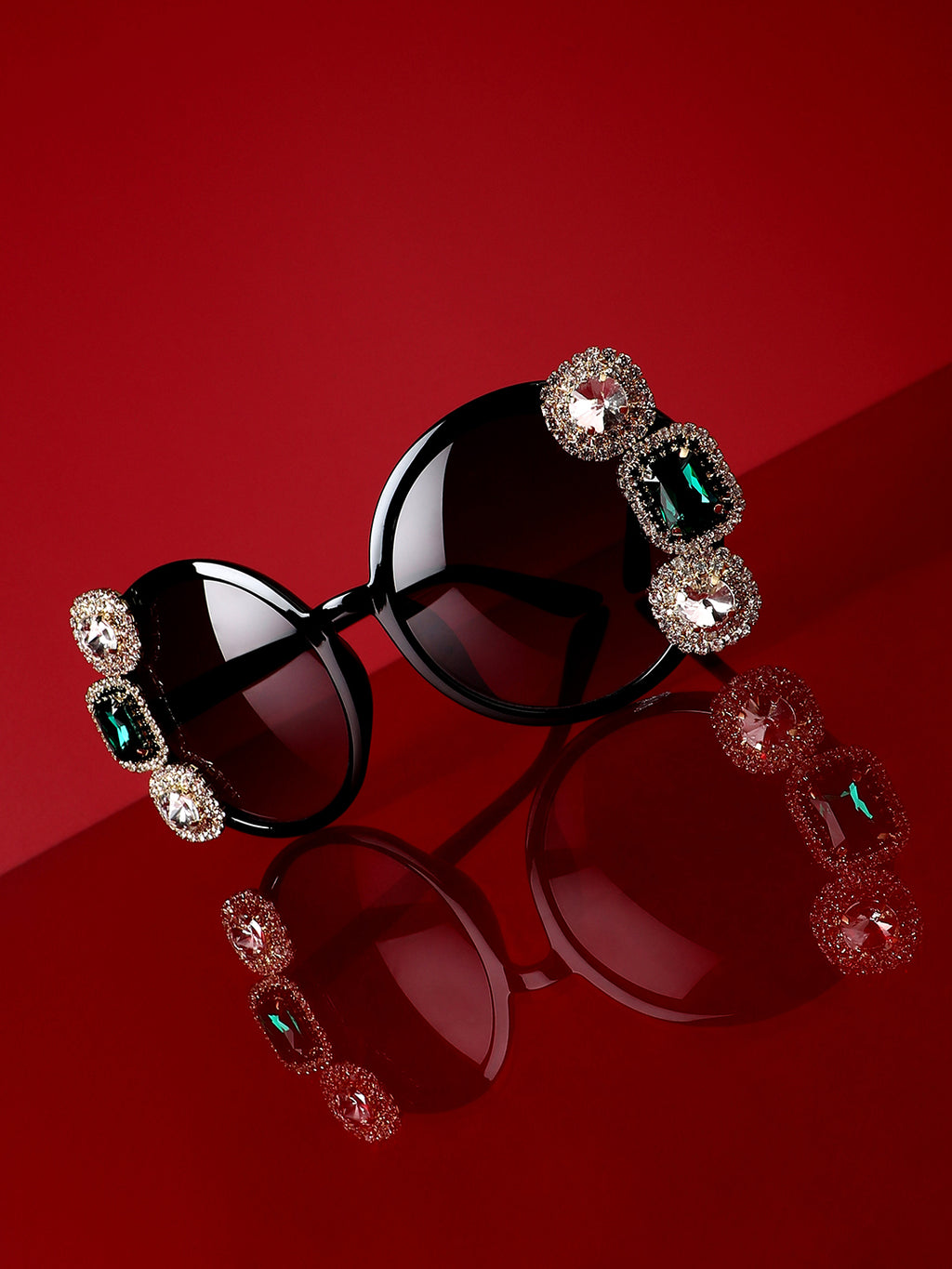 Luxury Sunnies: Elegant Embellishments