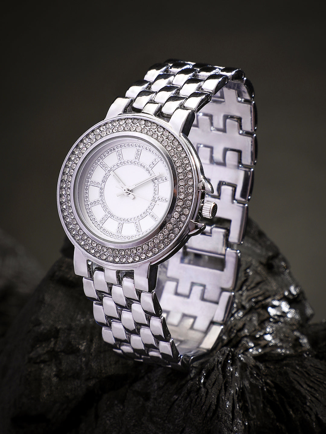 The Arcova Round Watch - Metallic Silver