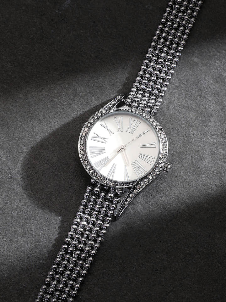 The Roman Dotted-Swirl Round Watch - Metallic Silver