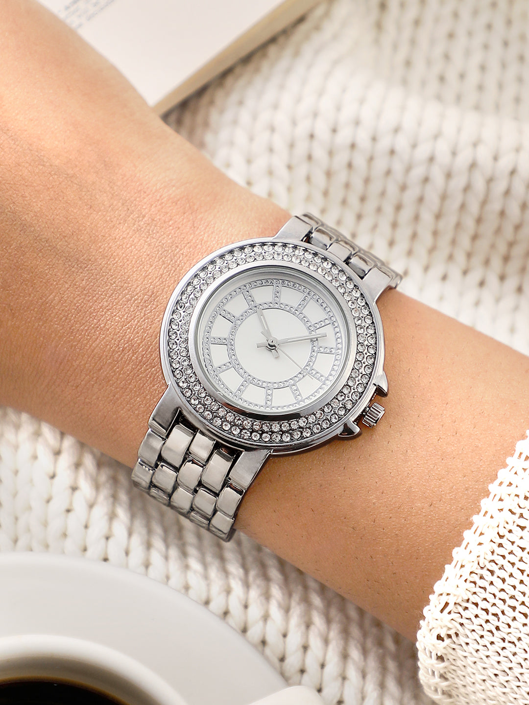 The Arcova Round Watch - Metallic Silver