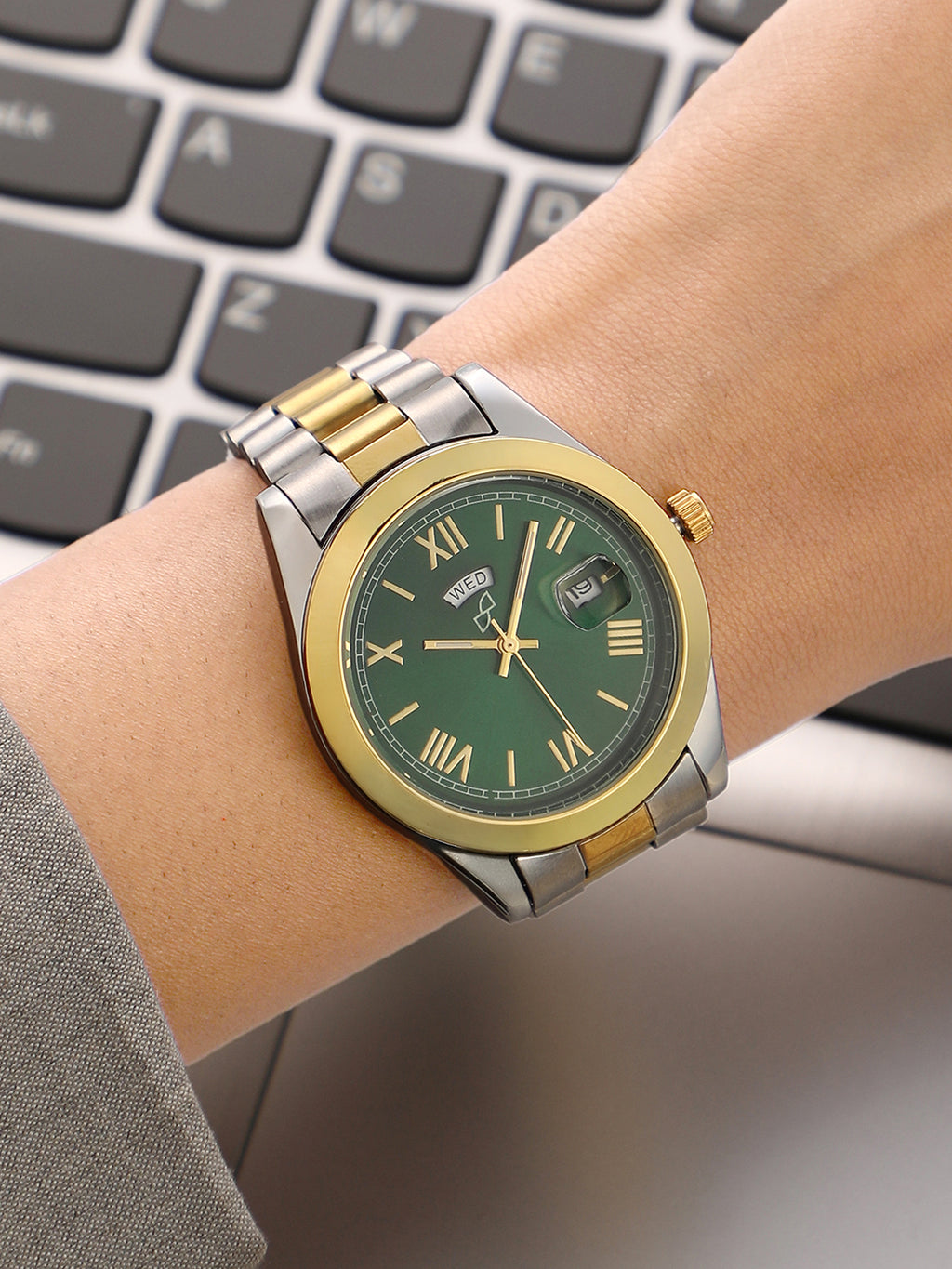 The Lorenzé  Round Watch