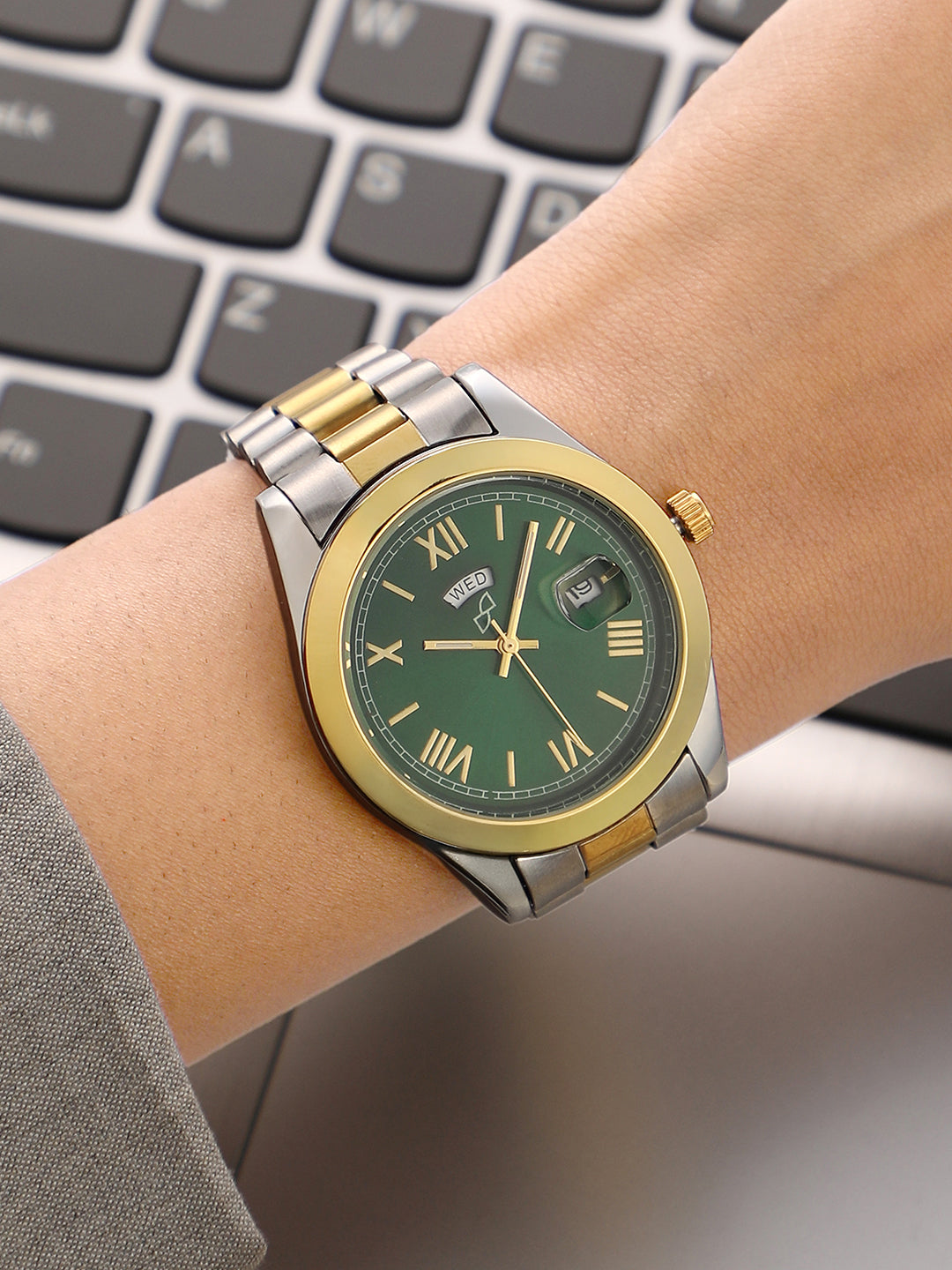 The Lorenzé  Round Watch