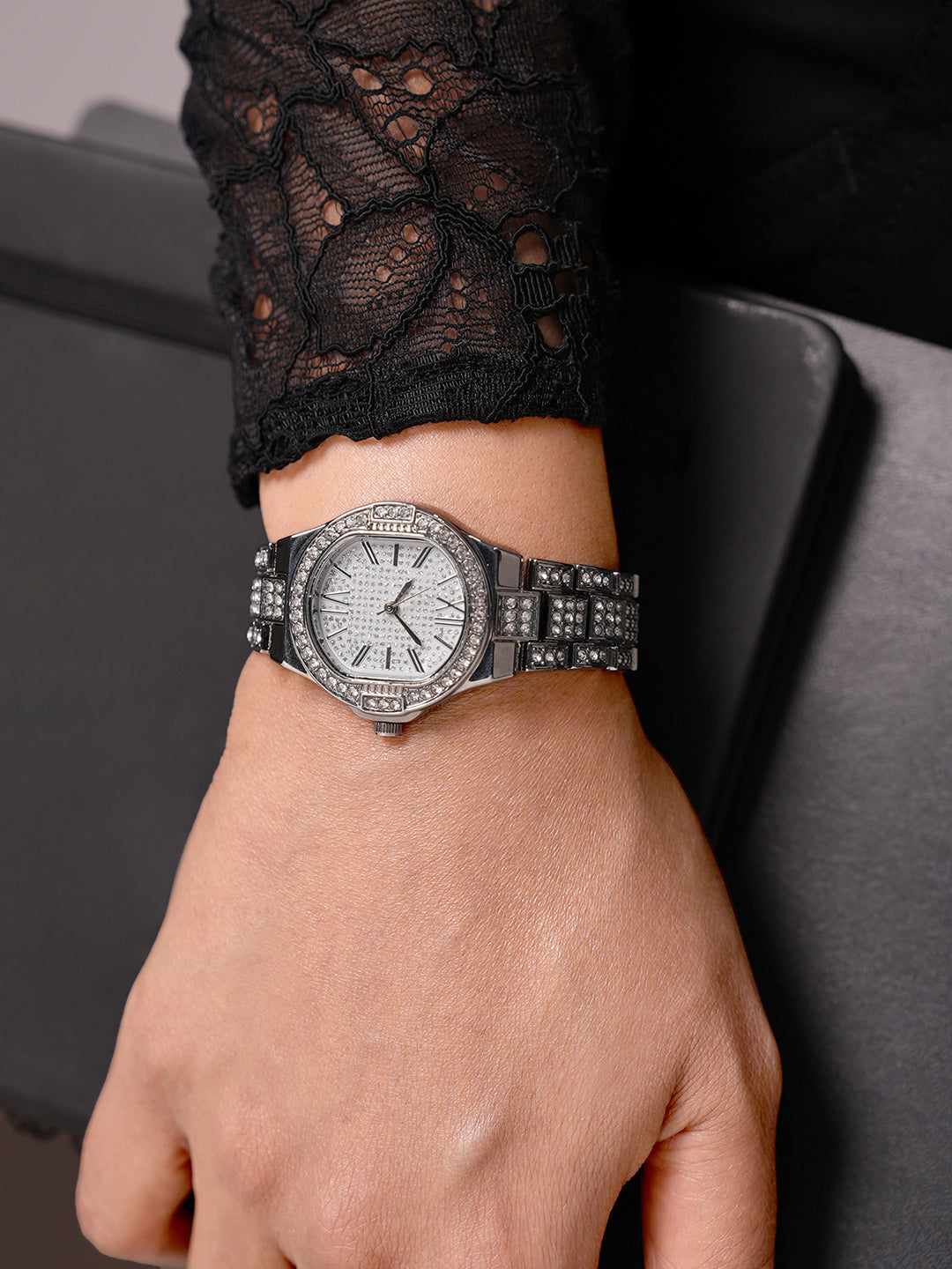 The Hélios Cushion Watch - Metallic Silver