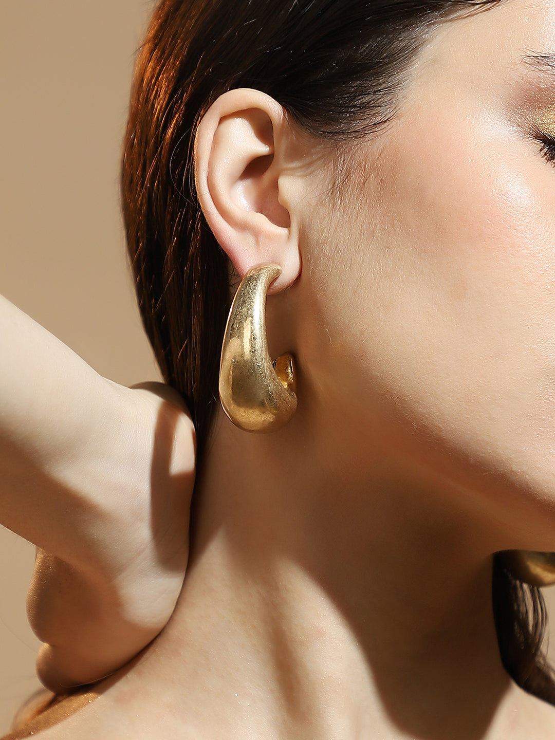 The Matte Hoop Earrings - California Gold
