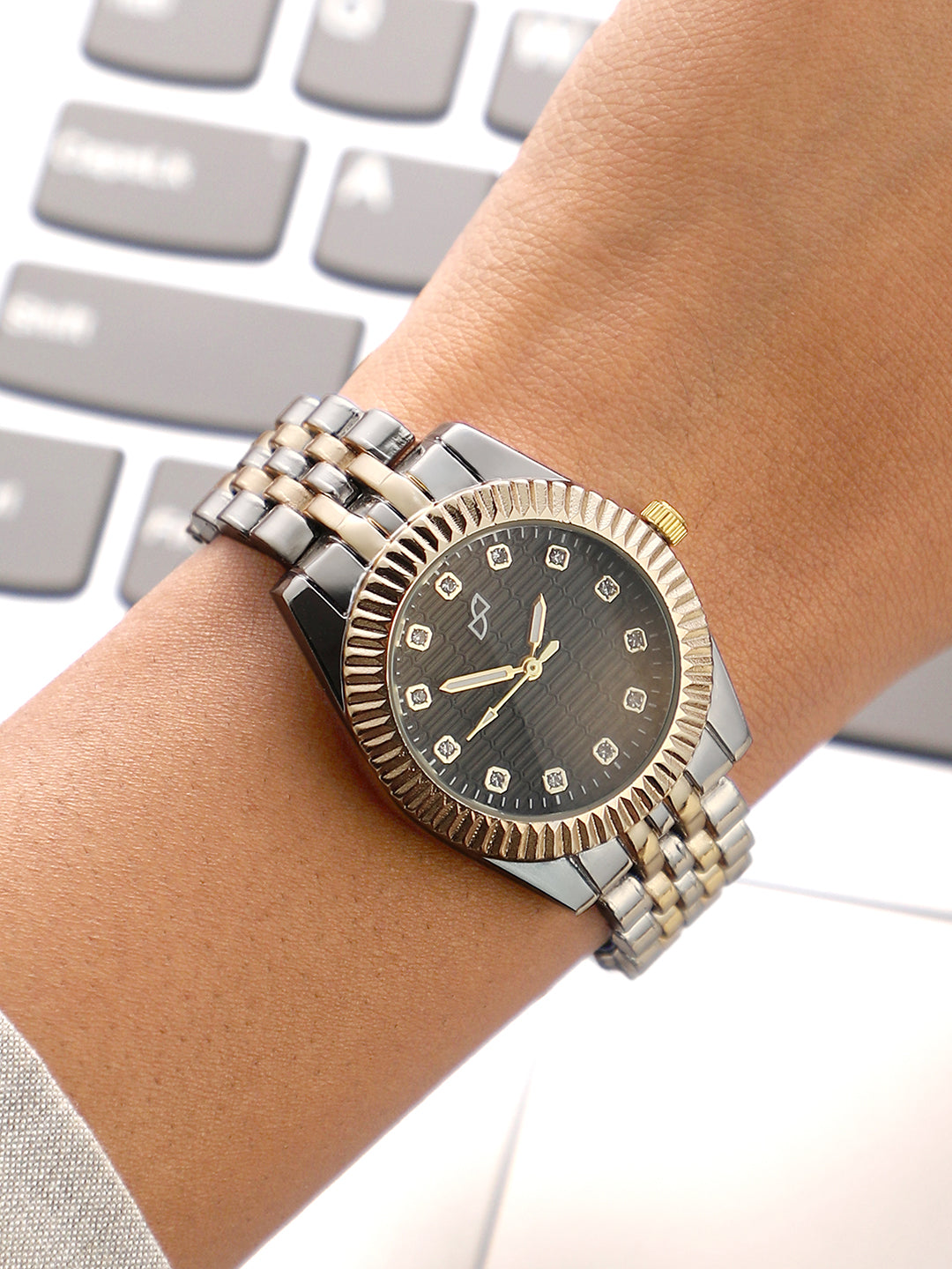 The Ribbed H-Link Round Watch