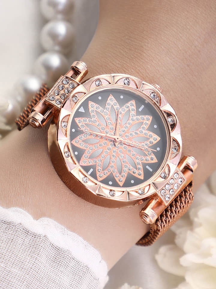 Black & Gold Crystal Stone Decorative Analog Round Dial With Gold Metal Mesh Strap