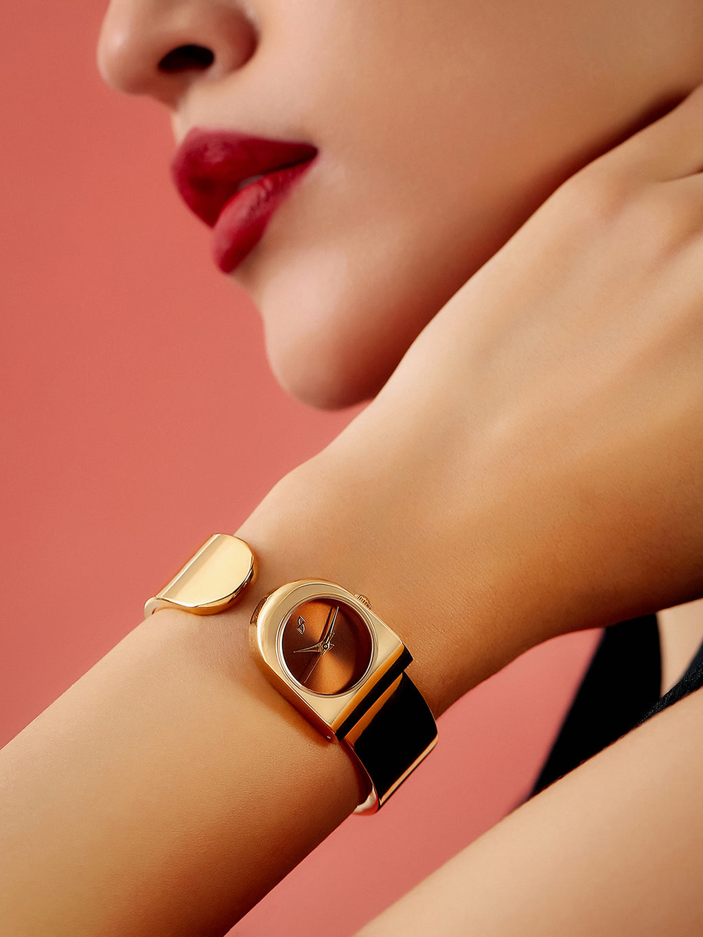 The Ruby Leather Watch - Vintage Gold