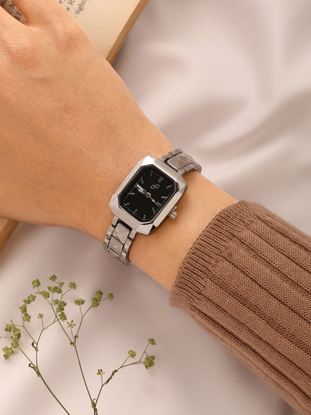 The Savile Rectangular Watch - Metallic Silver