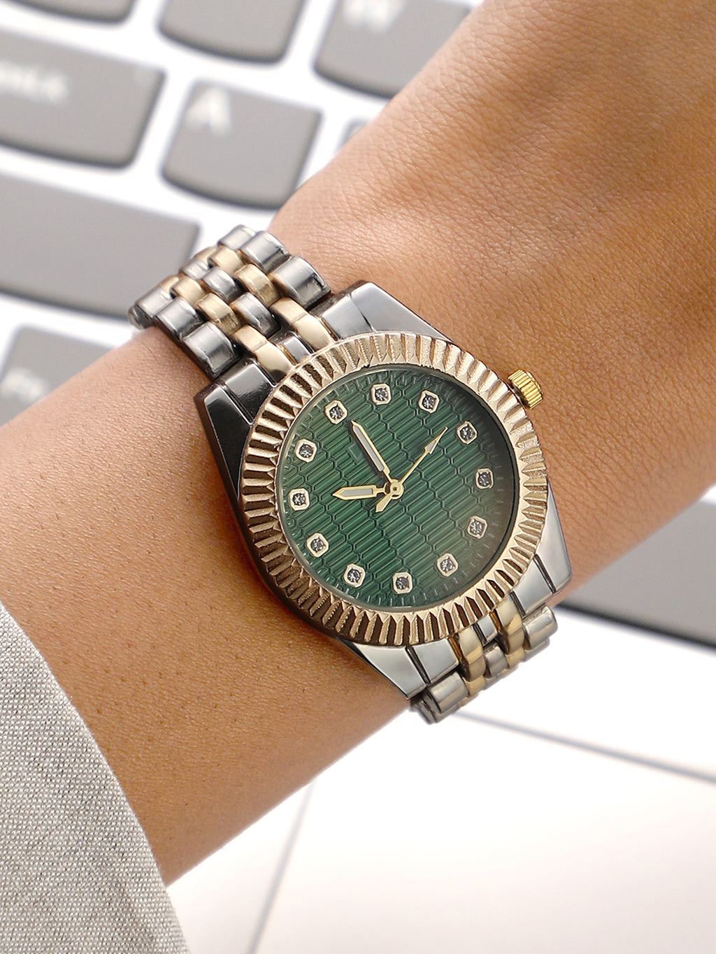 The Ribbed H-Link Round Watch