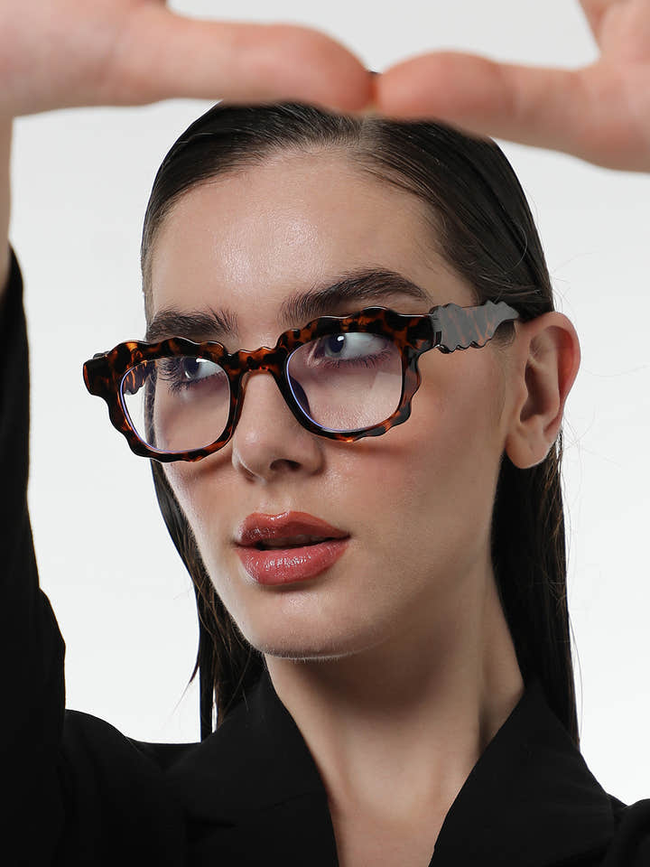 The Wave Rectangular Sunglasses - Coffee Brown