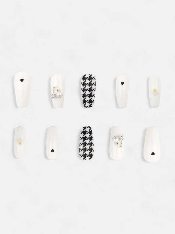 The Houndstooth Cuore Press-On Nails - Chalk White:Onyx Black