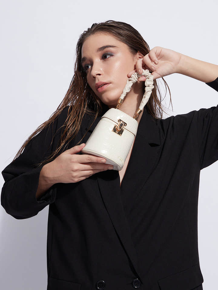Ripple Cream Bucket Bag