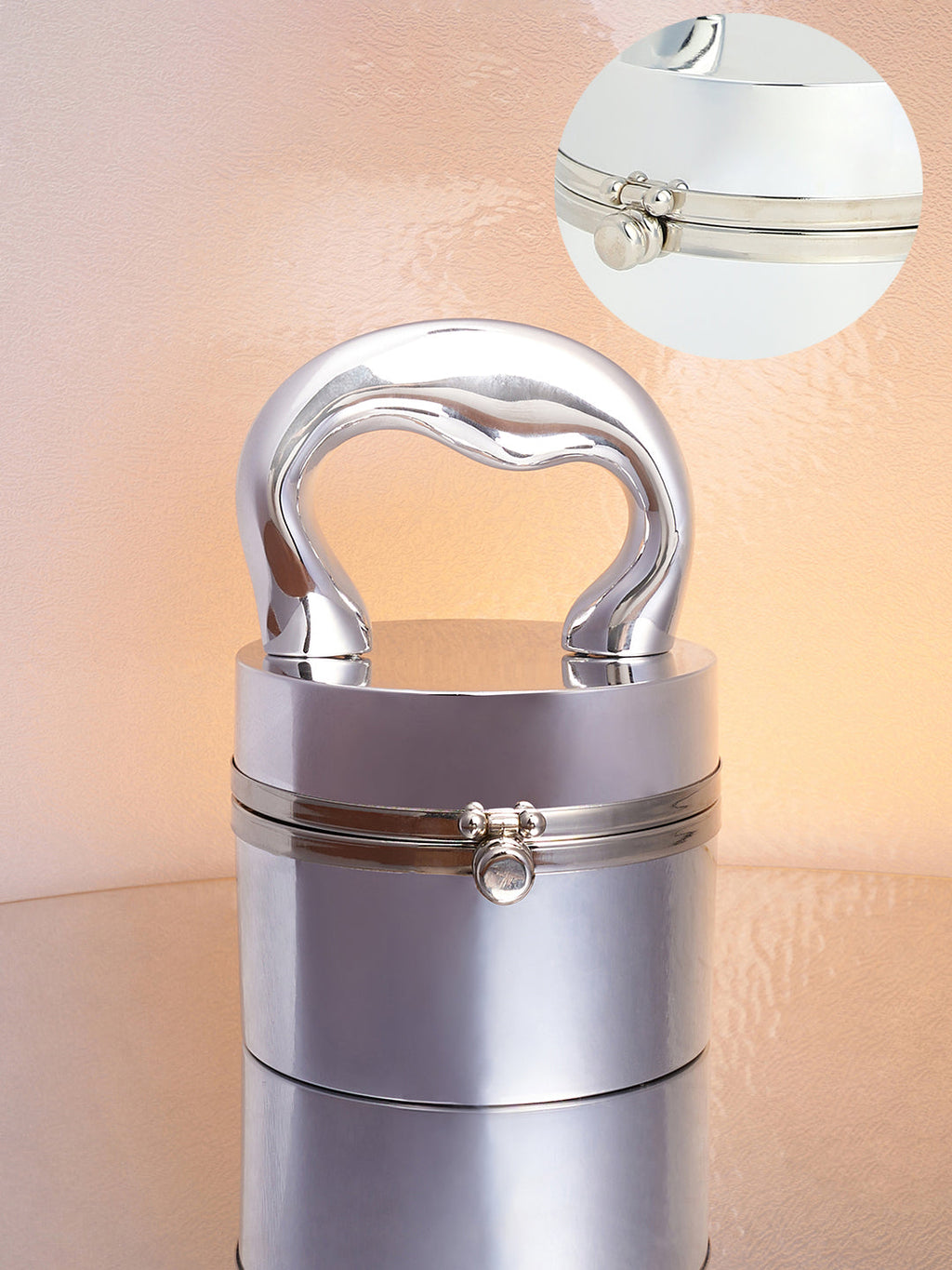 The Caldera Gloss Bucket Bag - Metallic Silver