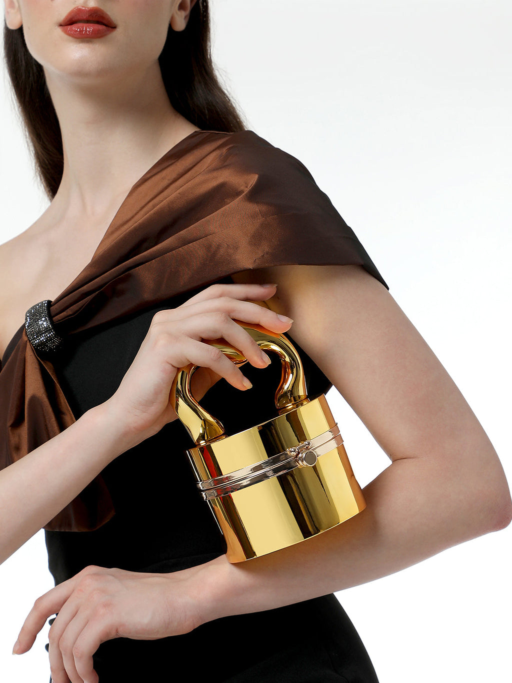 The Caldera Gloss Bucket Bag - California Gold