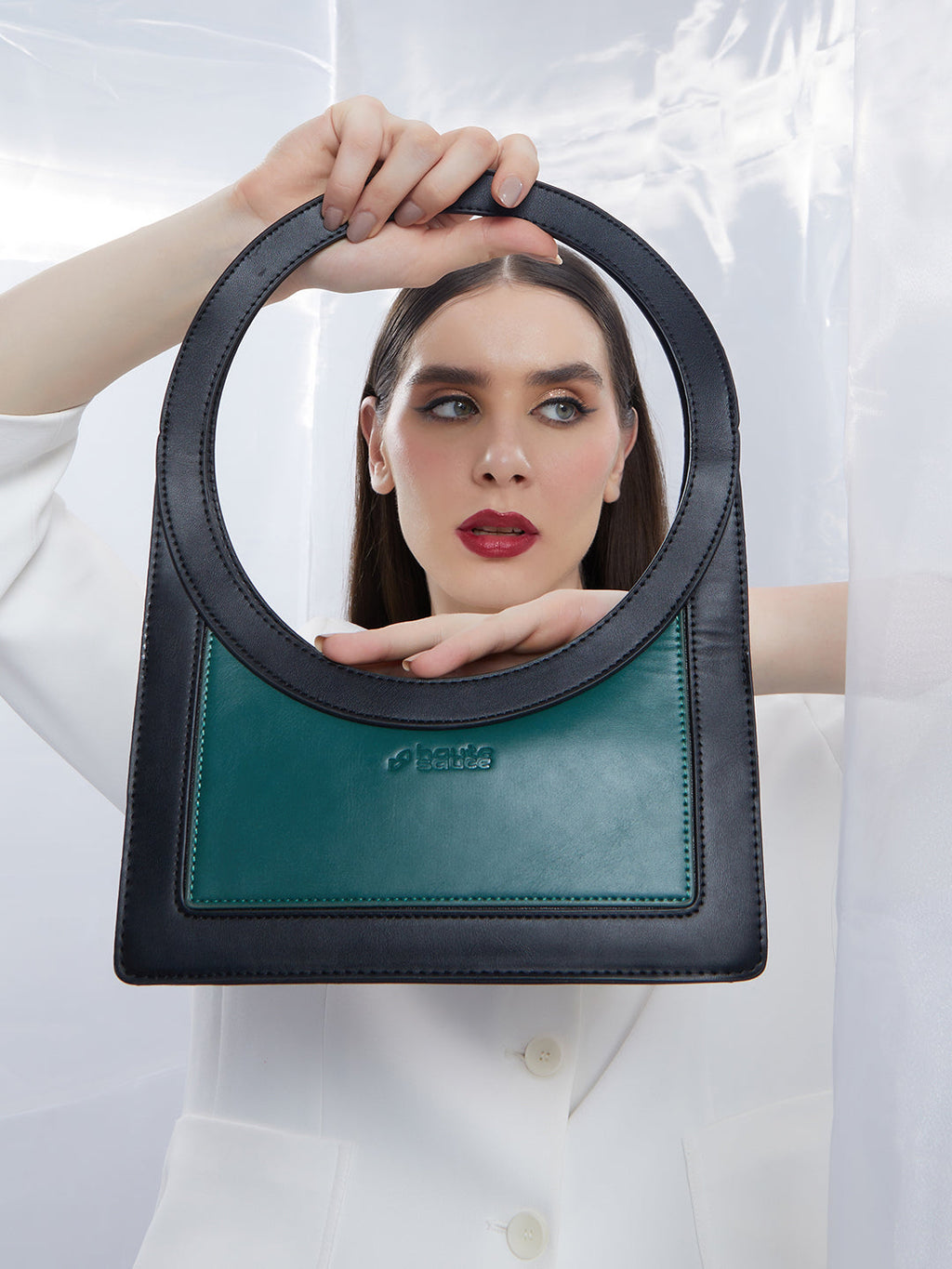The Aureola Shoulder Bag - Emerald Green:Onyx Black
