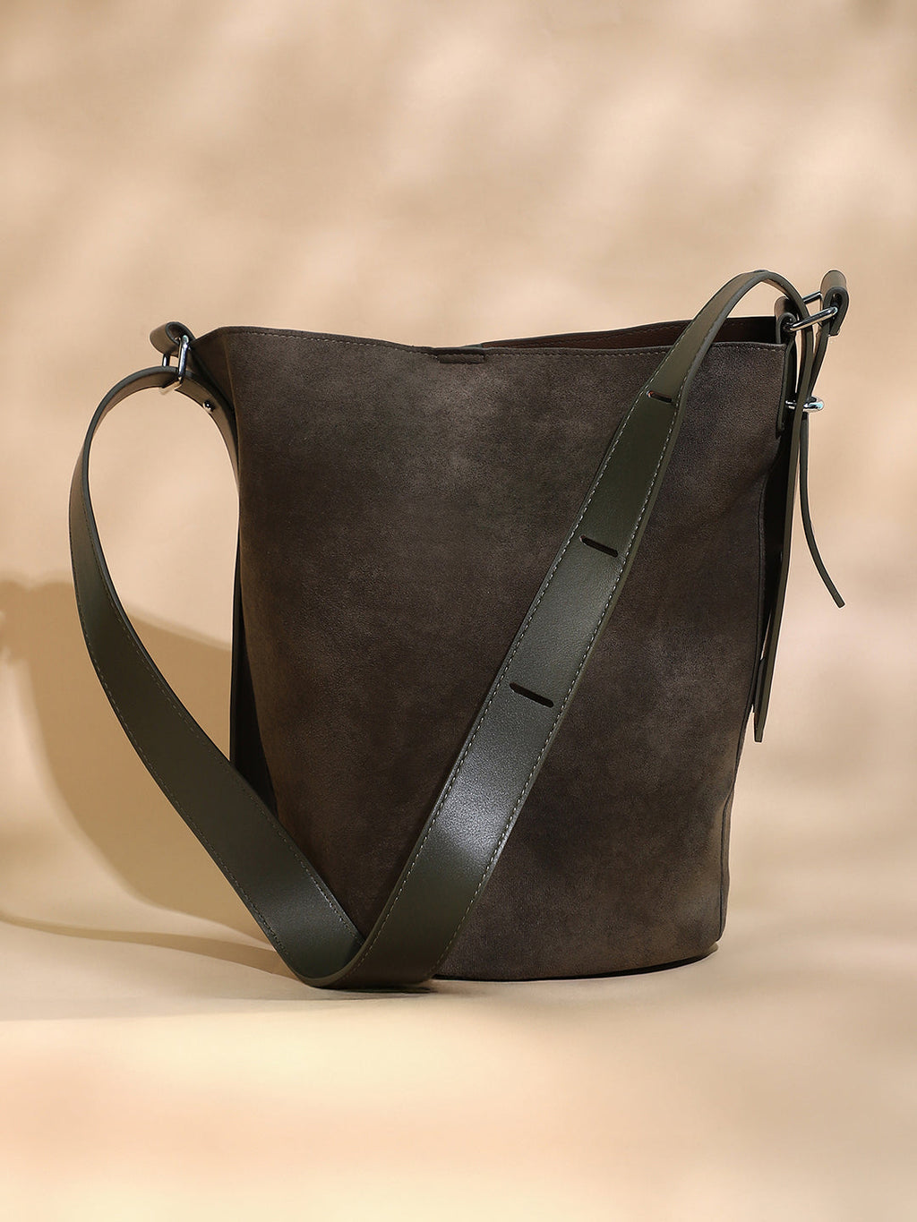 The Bucket Tote Bag With Pouch - Seaweed Green
