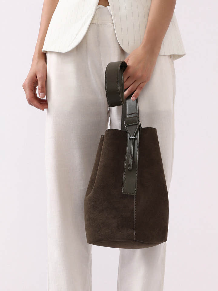 The Bucket Tote Bag With Pouch - Seaweed Green