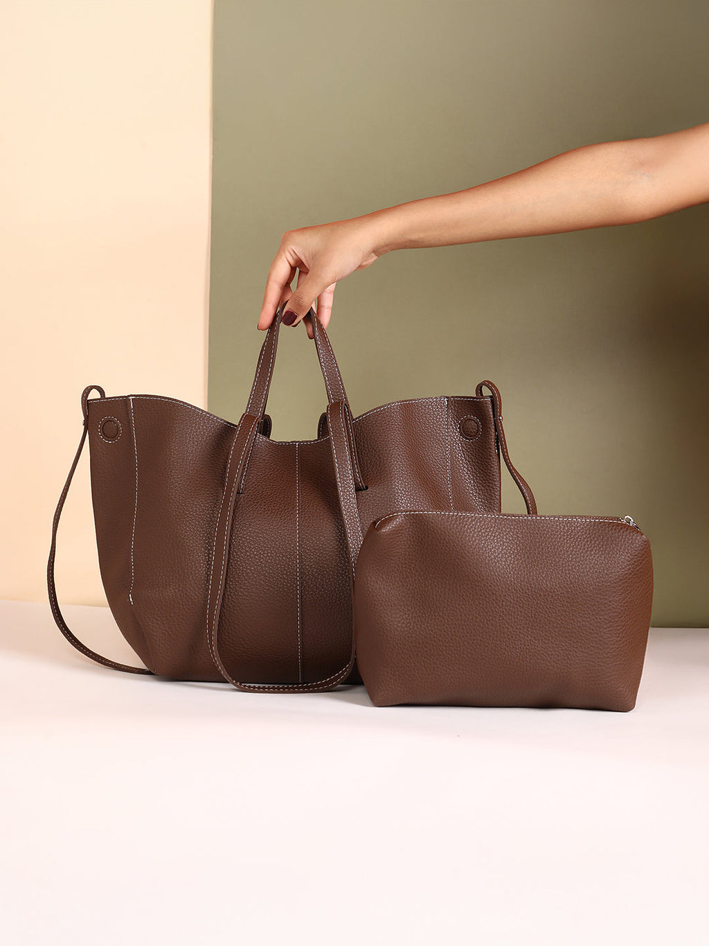 The Medium Illumé Tote Bag With Pouch - Chocolate Brown