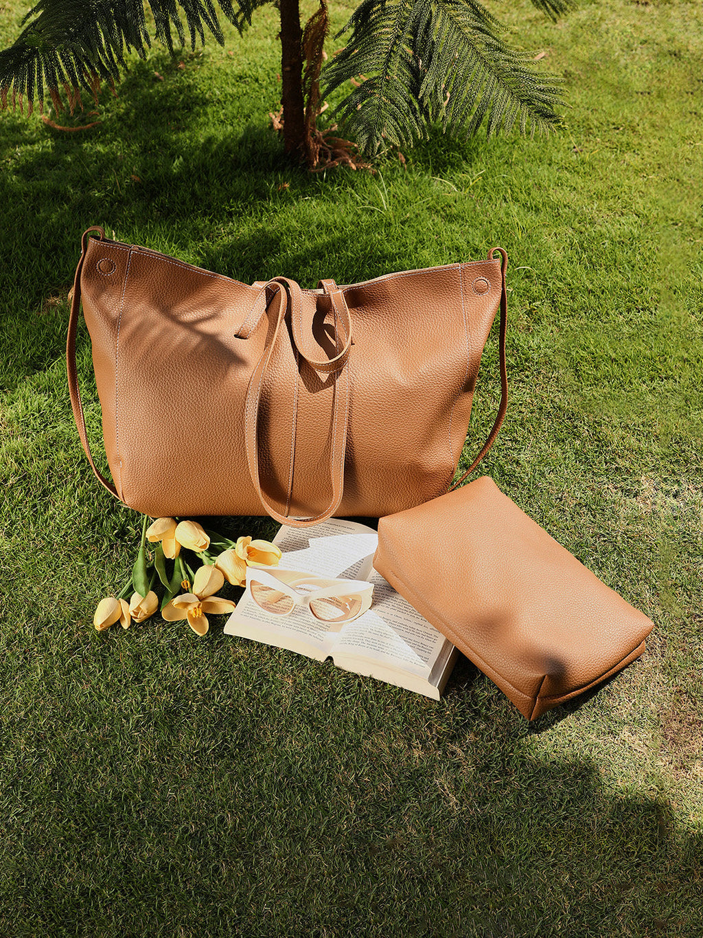 The Large Illumé Tote Bag With Pouch - Khaki Beige