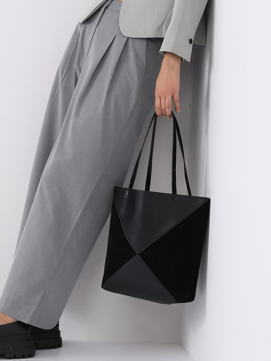The Veloure Tote Bag With Pouch - Onyx Black