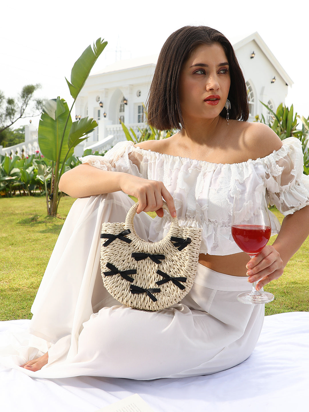 The Bow-Straw Hand Bag - Desert Sand