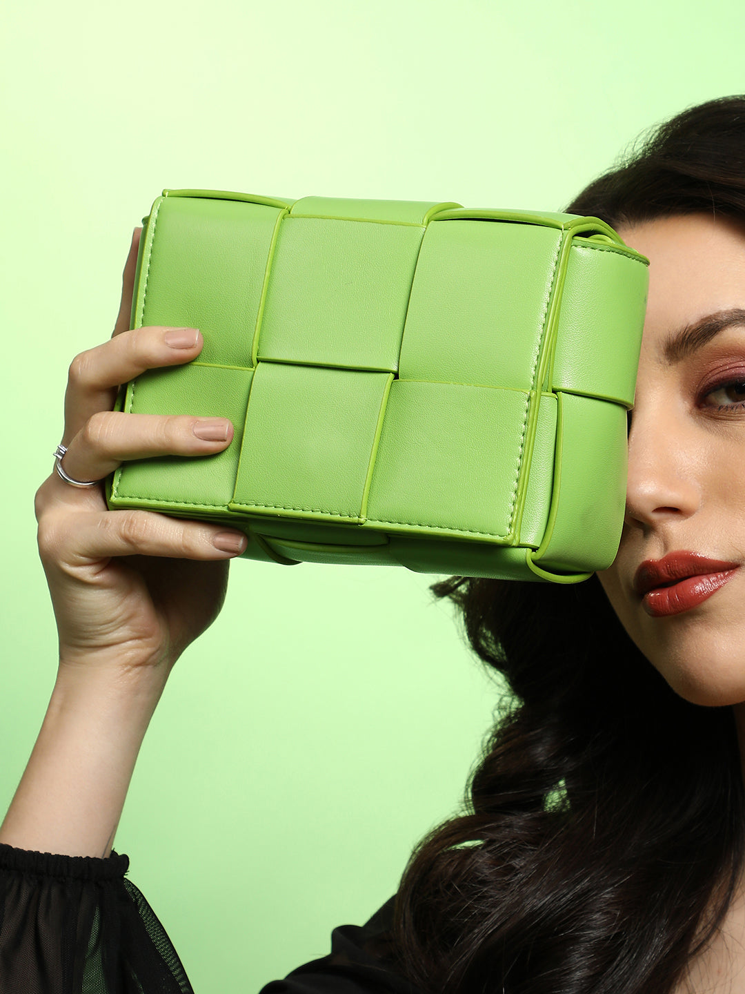 The Interwine Sling Bag - Kelly Green