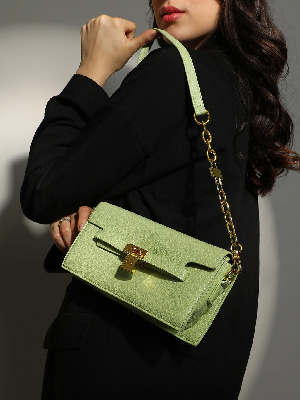 The Overlap Lock Shoulder Bag - Pistachio Green