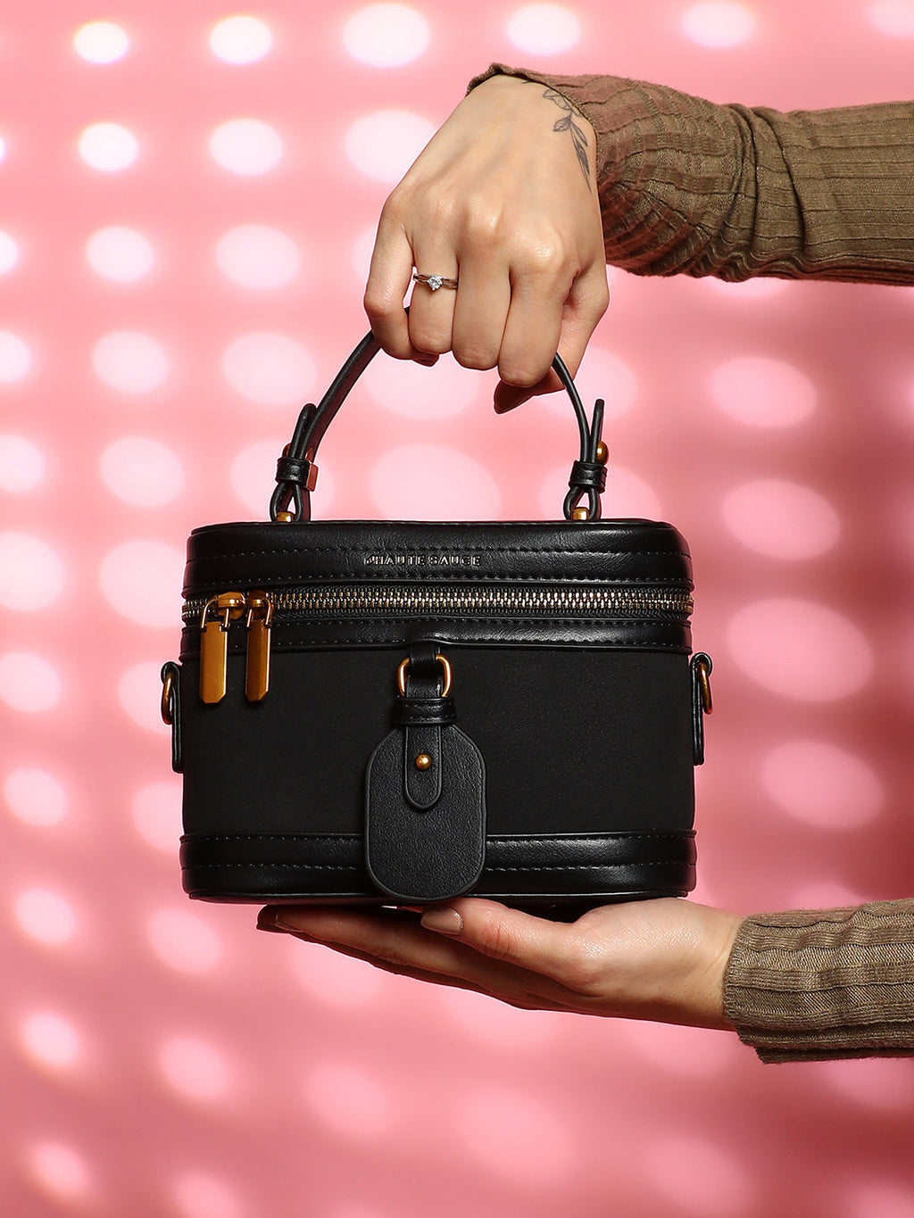 The Velvet Oval Bucket Bag - Midnight Black