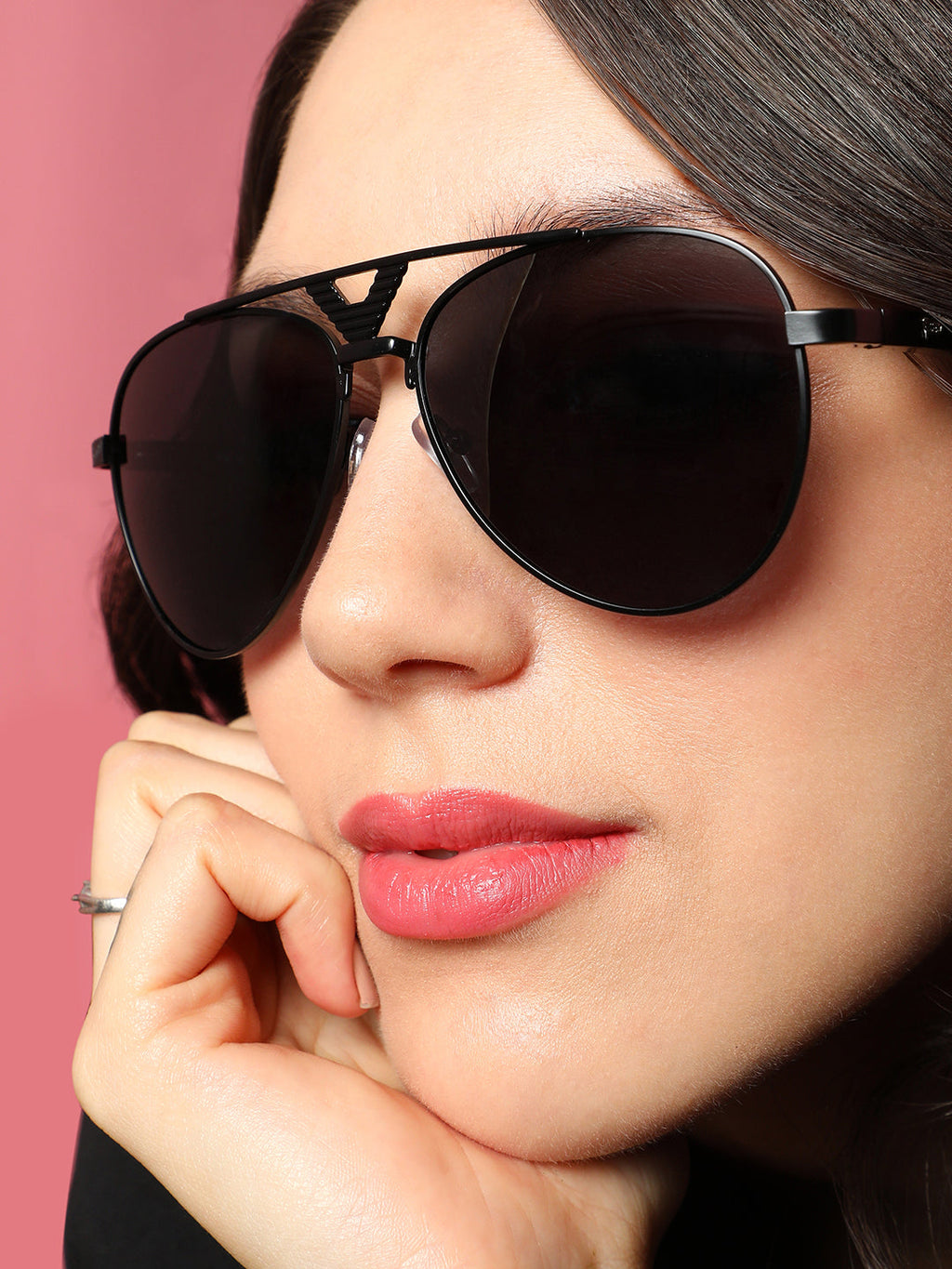 The V-Bar Aviator Sunglasses - Onyx Black