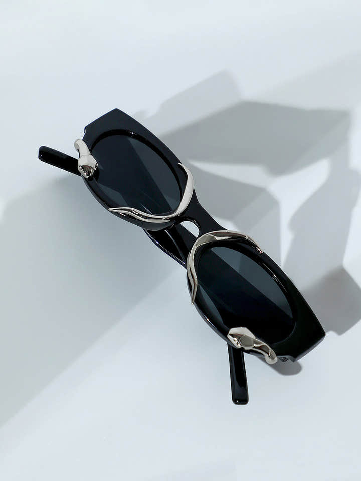 The Viperis Oval Sunglasses - Onyx Black
