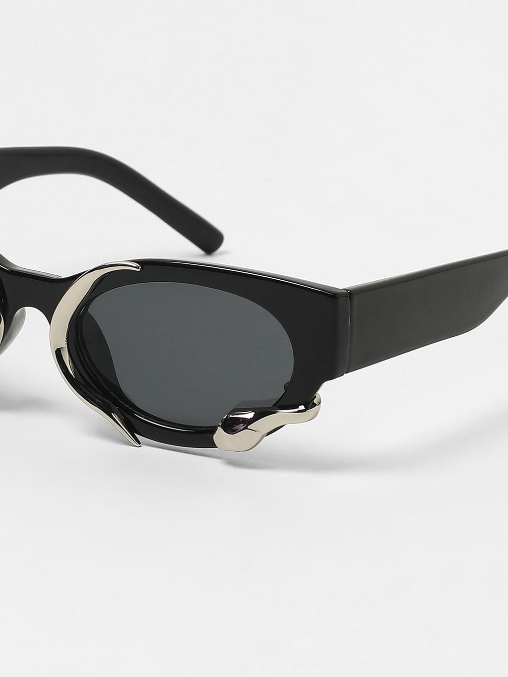 The Viperis Oval Sunglasses - Onyx Black