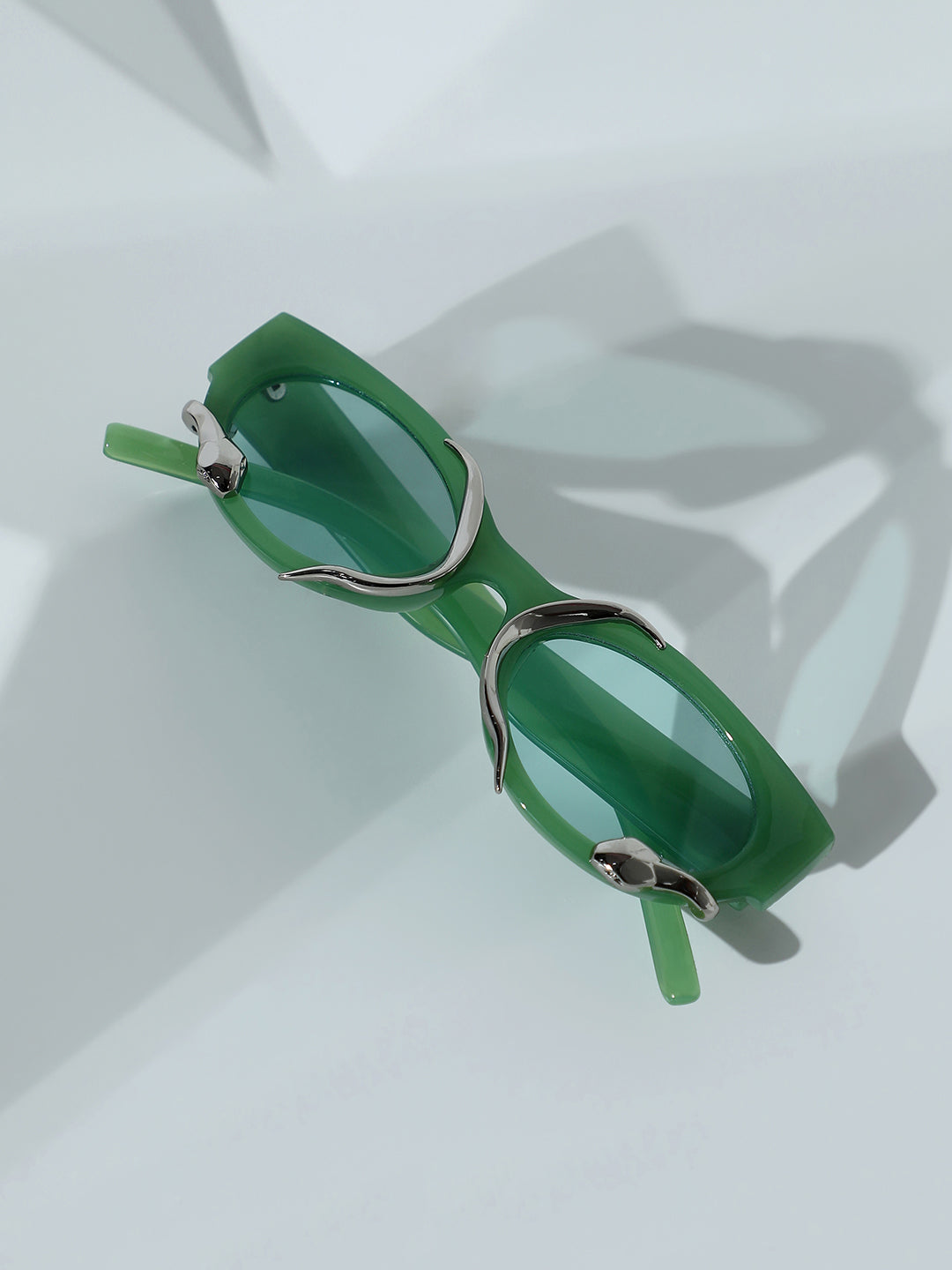 The Viperis Oval Sunglasses - Kelly Green