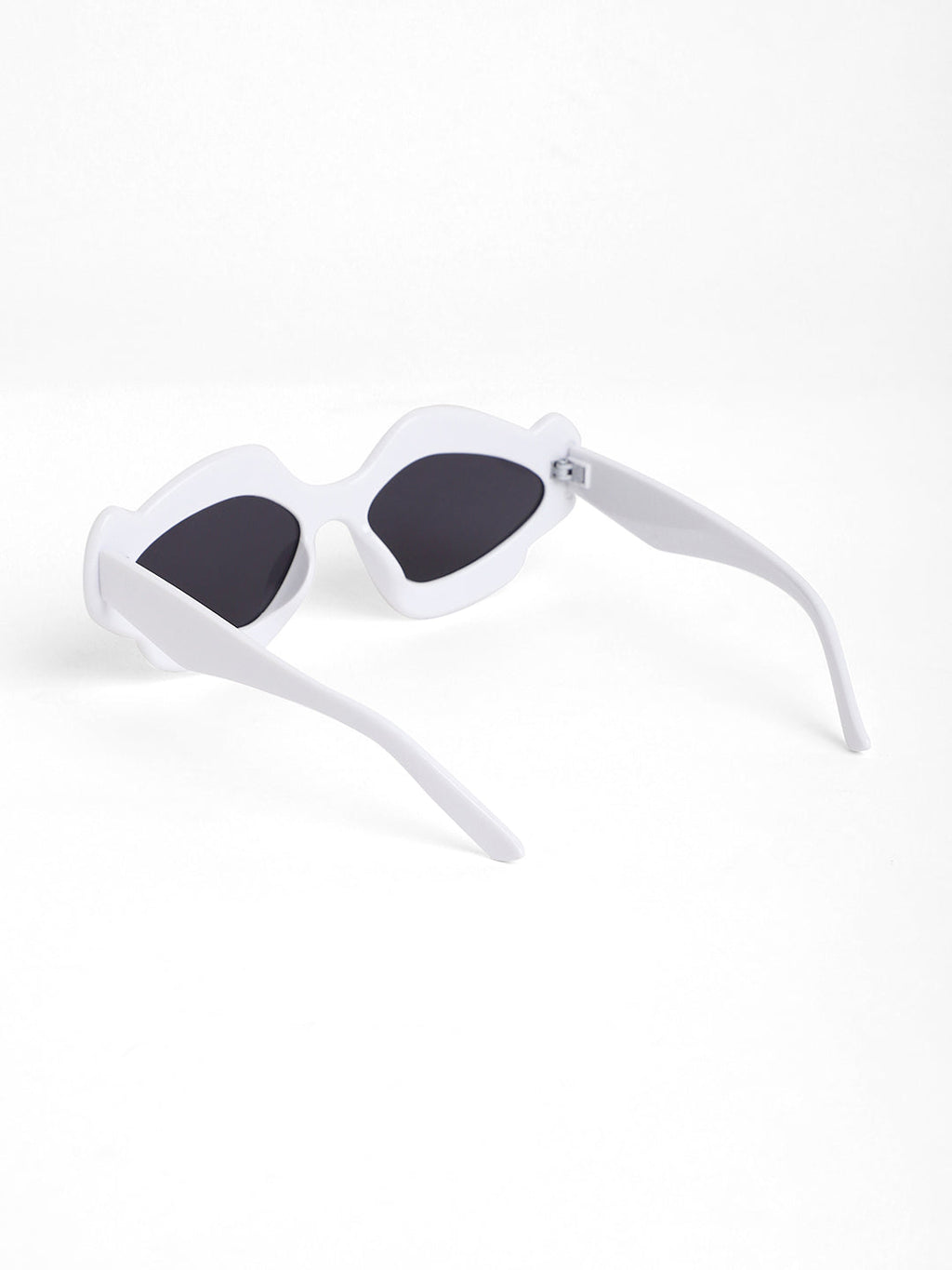 The Flame Cateye Sunglasses - Daisy White