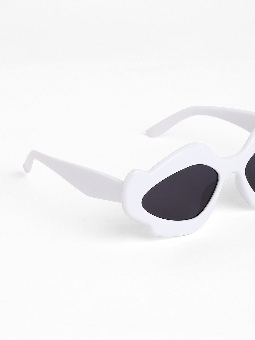 The Flame Cateye Sunglasses - Daisy White